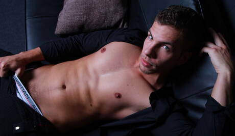 Engelse, goed gebouwde Paul Walker en Max Dodds in een hete kontneuk