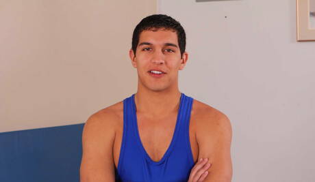 Heiße amerikanische Jungs, der muskulöse John Magnum und der starke Tony Newport, lutschen und vögeln sich gegenseitig