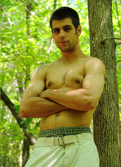 Heiße amerikanische Jungs, der kräftige Jimmy Johnson und der kräftige Bryce Star, ficken nach einem Blowjob draußen in den Arsch