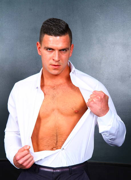 Der gut gebaute Scott Hunter und der englische Schönling Paddy Obrian bei einem heißen Arschfick