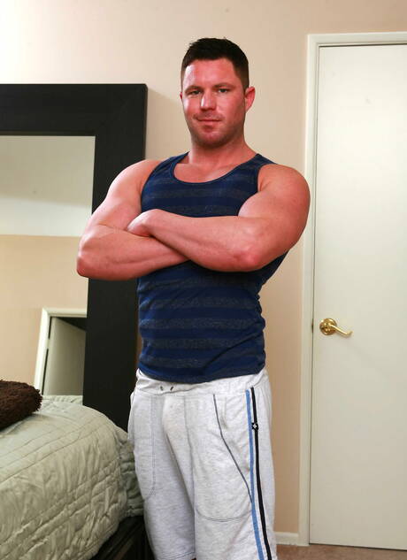 Men: Pretty american guys stud Connor Kline and muscular Travis James in hot ass bang