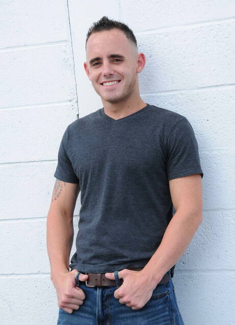 Husky guy Ty Tucker and american hunky guy Ricky Sinz have a good anal sex outside