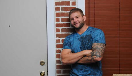 Deux garçons américains matures ours Colby Jansen et Charlie Harding s