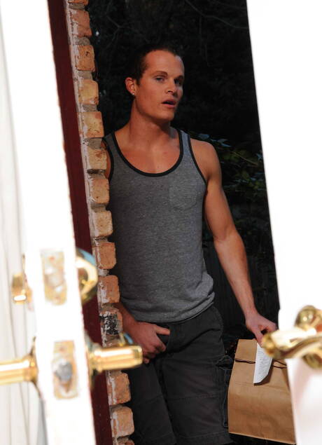 Le pornostar americane Boston Miles e il fusto Liam Rosso mostrano un corpo ben costruito