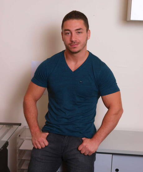 Men.com: Nice american boys beefy Devin Adams and husky guy Marc Dylan fuck after dick sucking