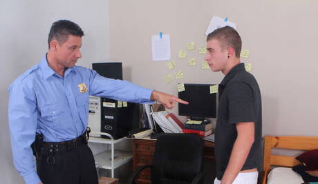 La lontra americana Alexander Greene e il bel ceco Robert Van Damme in una bollente azione di sesso anale