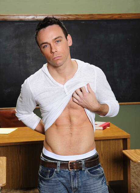 Les beaux mecs américains, le taureau fort Mitchell Rock et le bien bâti Rylan Shaw se branlent