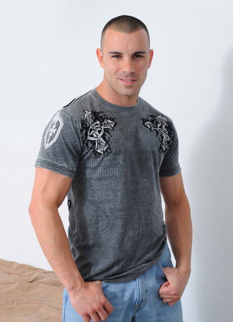 American pornstars hunky guy Chris Tyler and husky guy Luca Rosso fuck after blowjob