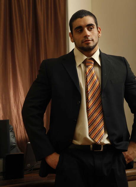 Der amerikanische Otter Trevor Knight und der attraktive Angelo Antonio in einer heißen Homosexuellenszene