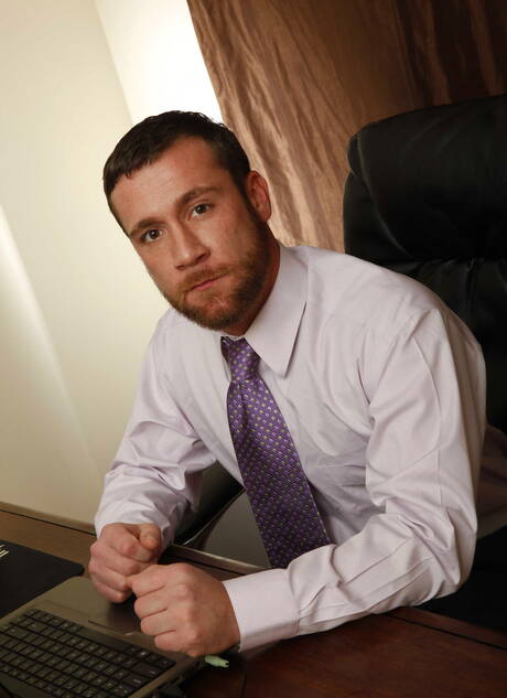 Der amerikanische Otter Trevor Knight und der attraktive Angelo Antonio in einer heißen Homosexuellenszene