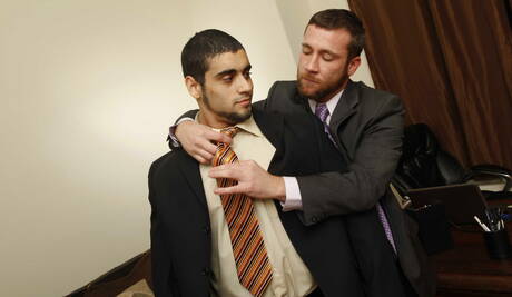 Der amerikanische Otter Trevor Knight und der attraktive Angelo Antonio in einer heißen Homosexuellenszene