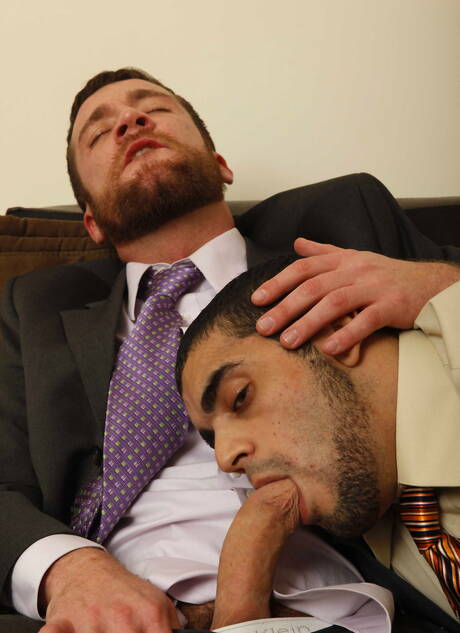 Der amerikanische Otter Trevor Knight und der attraktive Angelo Antonio in einer heißen Homosexuellenszene