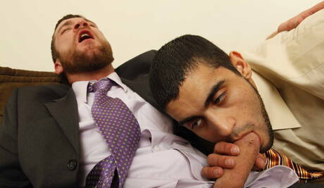 Der amerikanische Otter Trevor Knight und der attraktive Angelo Antonio in einer heißen Homosexuellenszene