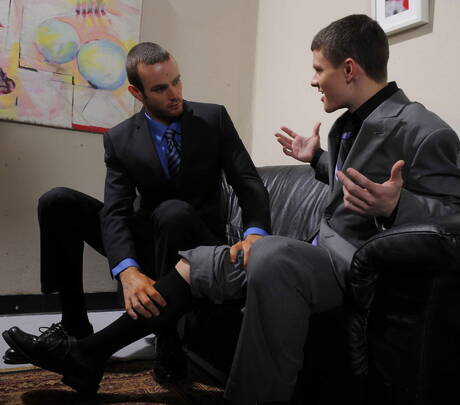 Amerikaanse knappe jongen Tyler Sweet en knappe Matt Singer in hete anale seks