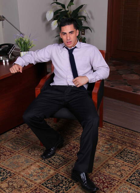 Nice american boys well-built John Magnum and hunk Topher Di Maggio fuck after dick sucking