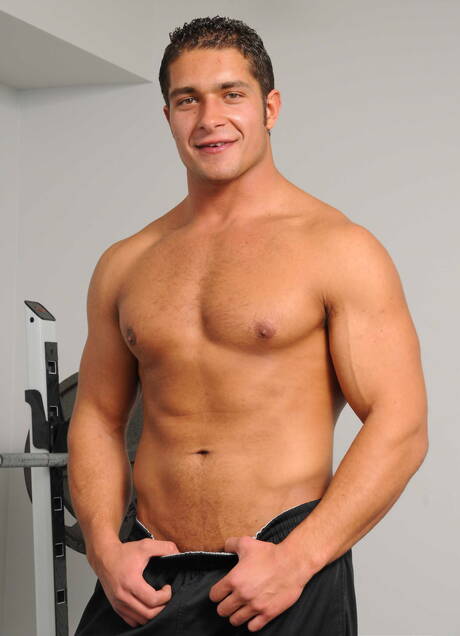 Amerykański silny byk Dereck Fox i umięśniony Kyle Thomas ruchają się w dupę po ssaniu