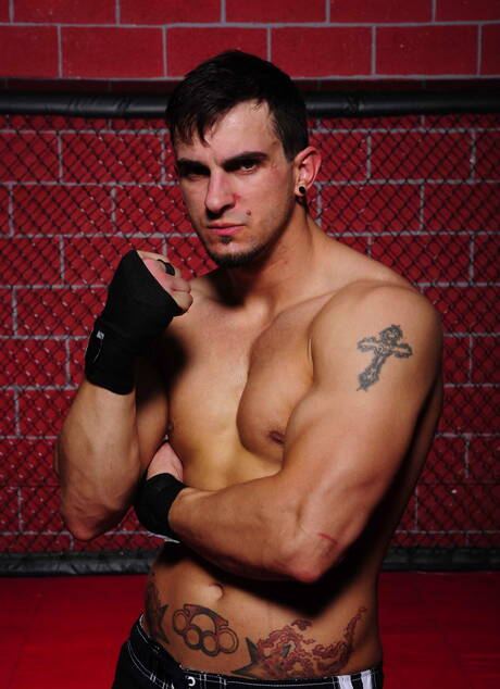 John, Robert, Phenix Saint, Chris, Trenton Ducati w gorącej scenie ssania i pieprzenia