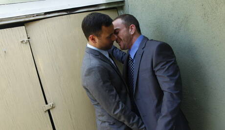 Os simpáticos caras americanos super garanhão Steve Vex e o lontra Conner Habib em uma cena homossexual quente