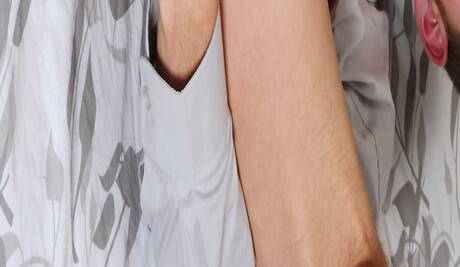 Los estadounidenses cachondos Phenix Saint y Sebastian Keys se follan el culo con pasión.