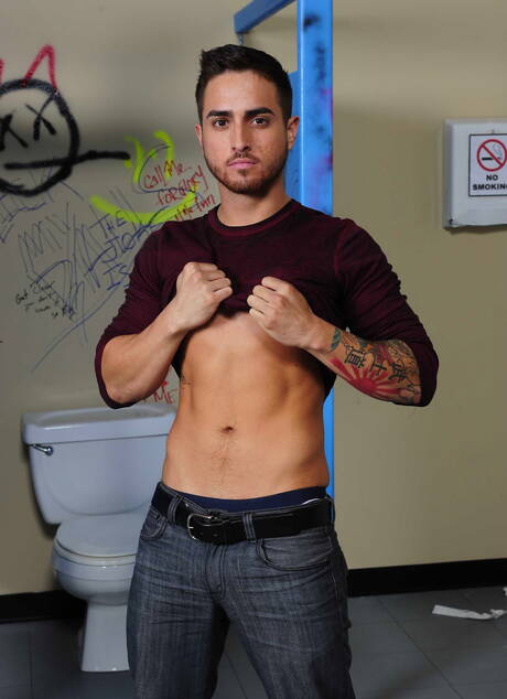 Mili amerykańscy faceci dojrzały niedźwiedź Colby Jansen i muskularny Bryce Star masturbują się