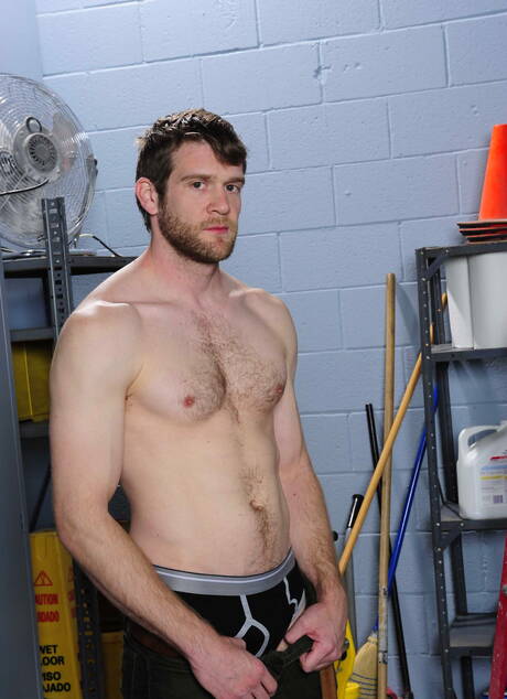 Hete Amerikaanse jongens, stoere kerel Dale Cooper en otter Colby Keller zuigen en neuken elkaar