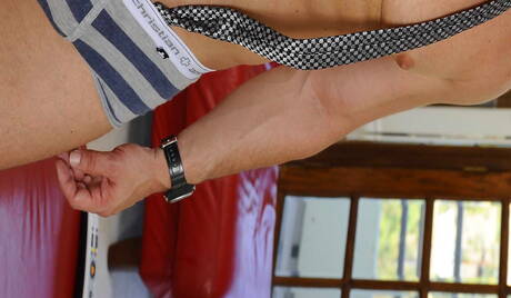 美國明星粗壯小夥布萊斯·斯塔爾和強壯公牛布倫登·凱奇激情戲