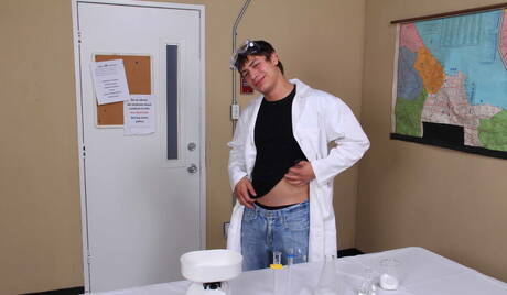 Americanos gostosos, o galã Bryce Star e o garanhão Julian Smiles fodem a bunda depois do boquete