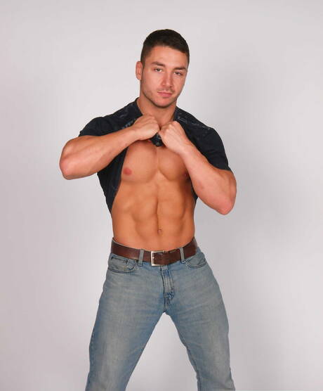 Les beaux mecs américains Marc Dylan et le costaud Bryce Star baisent le cul après une pipe