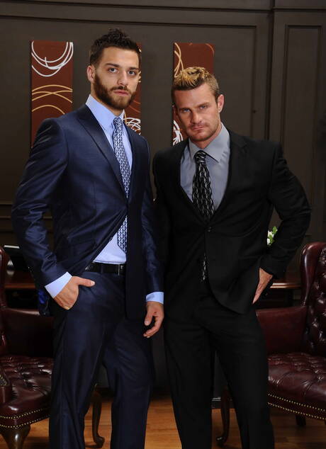 Os simpáticos americanos Tommy Defendi e o musculoso Landon Conrad em sexo anal quente