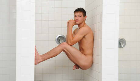 I ragazzi cattivi Johnny Rapid, Jack King e Sebastian Young in un bollente sesso di gruppo sotto una doccia calda