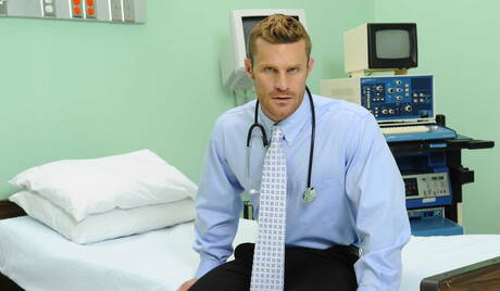 Latino-Bodybuilder Marcus Ruhl und der amerikanische Strongman Landon Conrad bohren einen Arsch