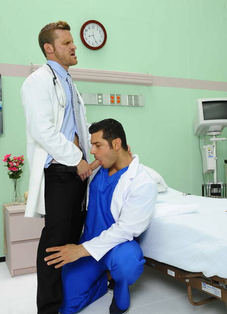 Latino bodybuilder Marcus Ruhl and american strongman Landon Conrad drilling an ass