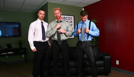 Die versauten Jungs Christopher Daniels, Jessie Colter und Adam Killian beim harten Dreier-Sex