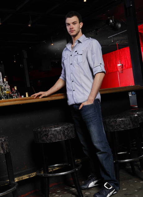 Die netten amerikanischen Kumpel Cliff Jensen und der attraktive Kirk Cummings machen einen Handjob