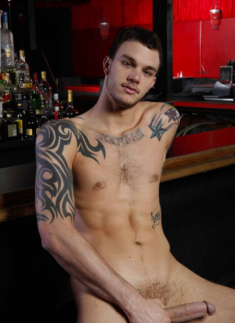 Die netten amerikanischen Kumpel Cliff Jensen und der attraktive Kirk Cummings machen einen Handjob