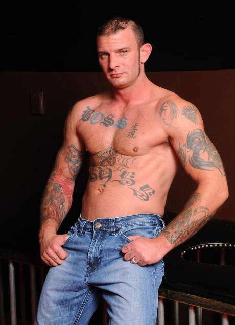 Men: Famous americans, hunky guy Ricky Sinz and twink Leon Knight have a good anal sex