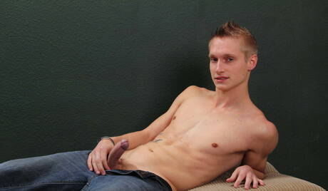 Berühmte Amerikaner, der haarige Hengst Trevor Knight und der starke Mann Max Carter haben guten Sex