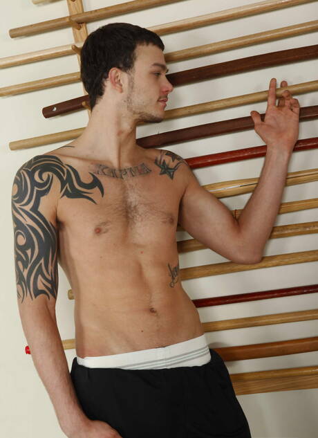 Heiße amerikanische Jungs, der gut gebaute Chris Tyler und der kräftige Cliff Jensen, ziehen sich aus und zeigen ihren Hintern