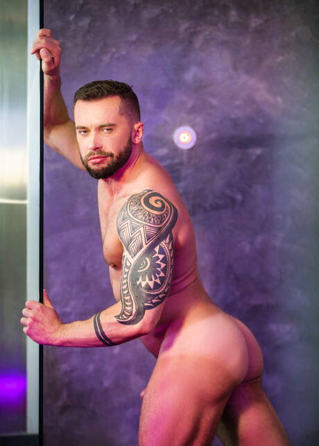 Der norwegische Hengst Tyler Berg und der brasilianische Bär Andy Onassis lutschen und ficken sich gegenseitig