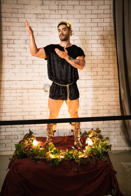 Le dur à cuire américain Arad Winwin et Finn Daniels baisent le cul après avoir sucé une bite