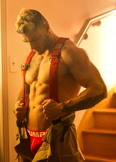 Men.com: Canadian superstud Shane Jackson and canadian muscular William Seed sucking and fucking each other