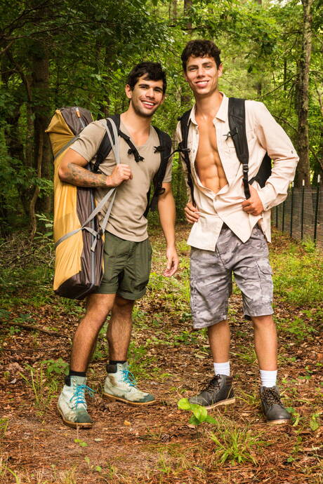 Men: Romanian beefy Kaleb Stryker and american hairy stud Ty Mitchell fuck ass after sucking outdoor