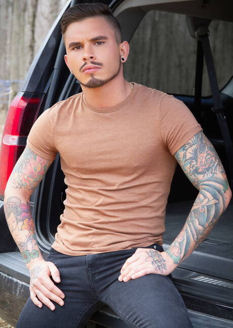 Men: Canadian husky guy Bo Sinn and american superstud Seth Knight sucking and fucking each other outside