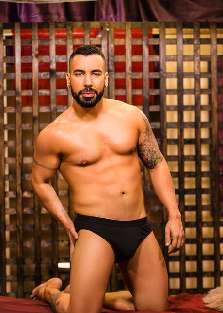 西班牙強壯公牛 Diego Reyes 和 Noel Santoro 用拳頭猛乾屁股