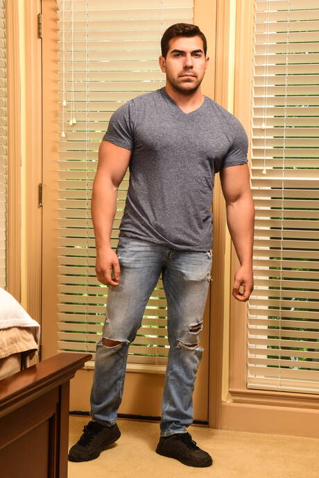 Men.com: Sexy americans, strongman Justin Matthews and bull Damien Stone fuck ass after sucking dick