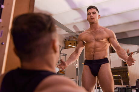 Le beau gosse anglais Paddy Obrian et le taureau fort français Chris Loan ont une relation sexuelle torride en couple