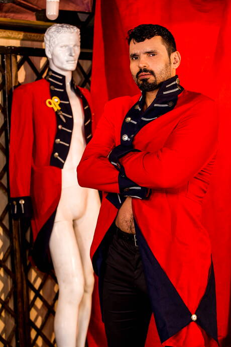 Der haarige lateinamerikanische Hengst Jean Franko und der bullige Orson Deane bei heißer Arschfick-Action