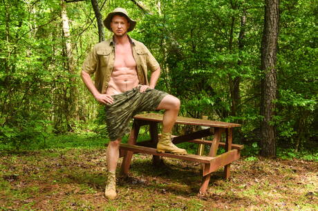 Seksowni Amerykanie, umięśniony Pierce Paris i twardziel Cliff Jensen uprawiają miłość na świeżym powietrzu