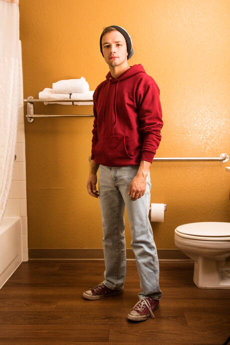 Il muscoloso rumeno Kaleb Stryker e l