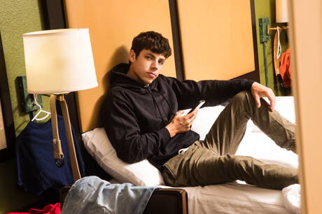 羅馬尼亞壯漢 Kaleb Stryker 和美國大力士 Logan Cross 在浴缸裡吸吮雞巴後乾了屁股